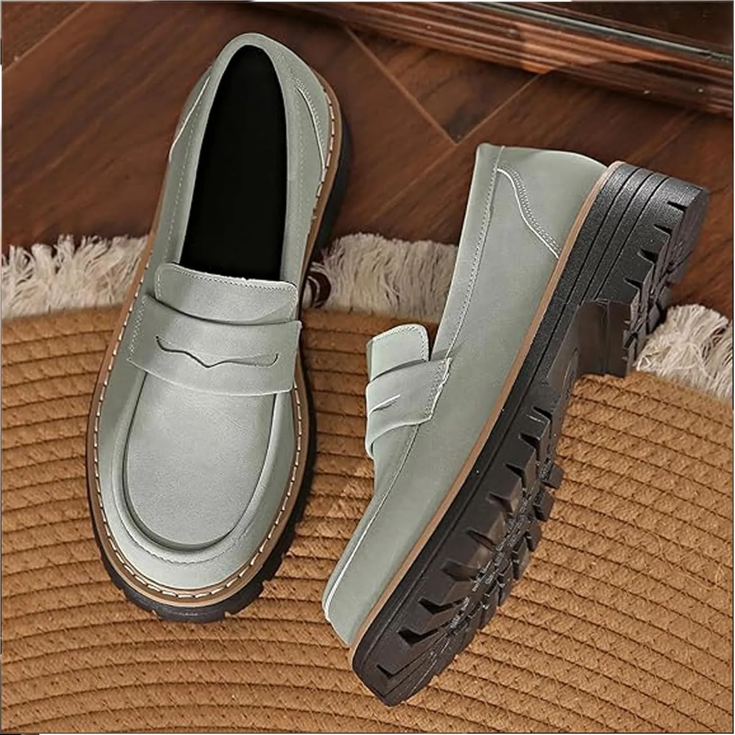 Bootara Loafers Women, 2025 Women's Plus Size Casual Retro Suede Loafers with Chunky Heel Platform
