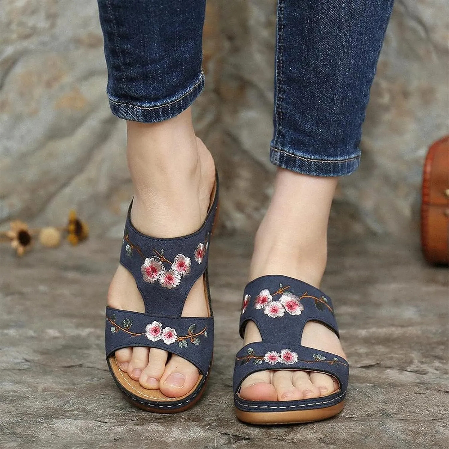 DOIX Women's Garden Clogs Sandals with Flowers Embroidered Casual Flats Slippers Slip on Mules Loafer Shoes Summer Indoor Outdoor Anti-Slip Arch Support Walking Shoes,Blue,US9/EU40