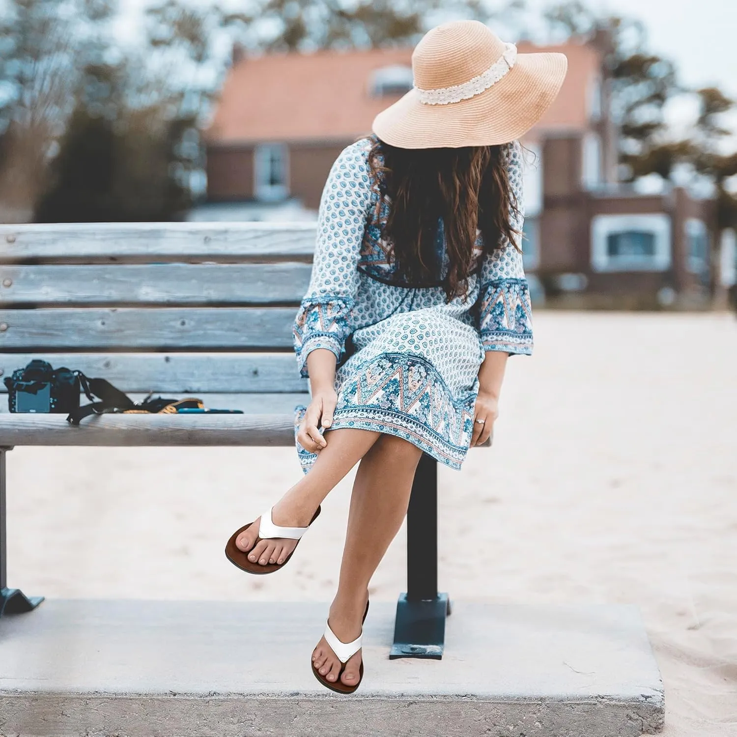 Iris Soft Toe Post Casual Flats Outdoor Indoor Essentials Dressy Slip On Slides Man-Made Leather Flip Flops for Women Sandals Comfortable Summer