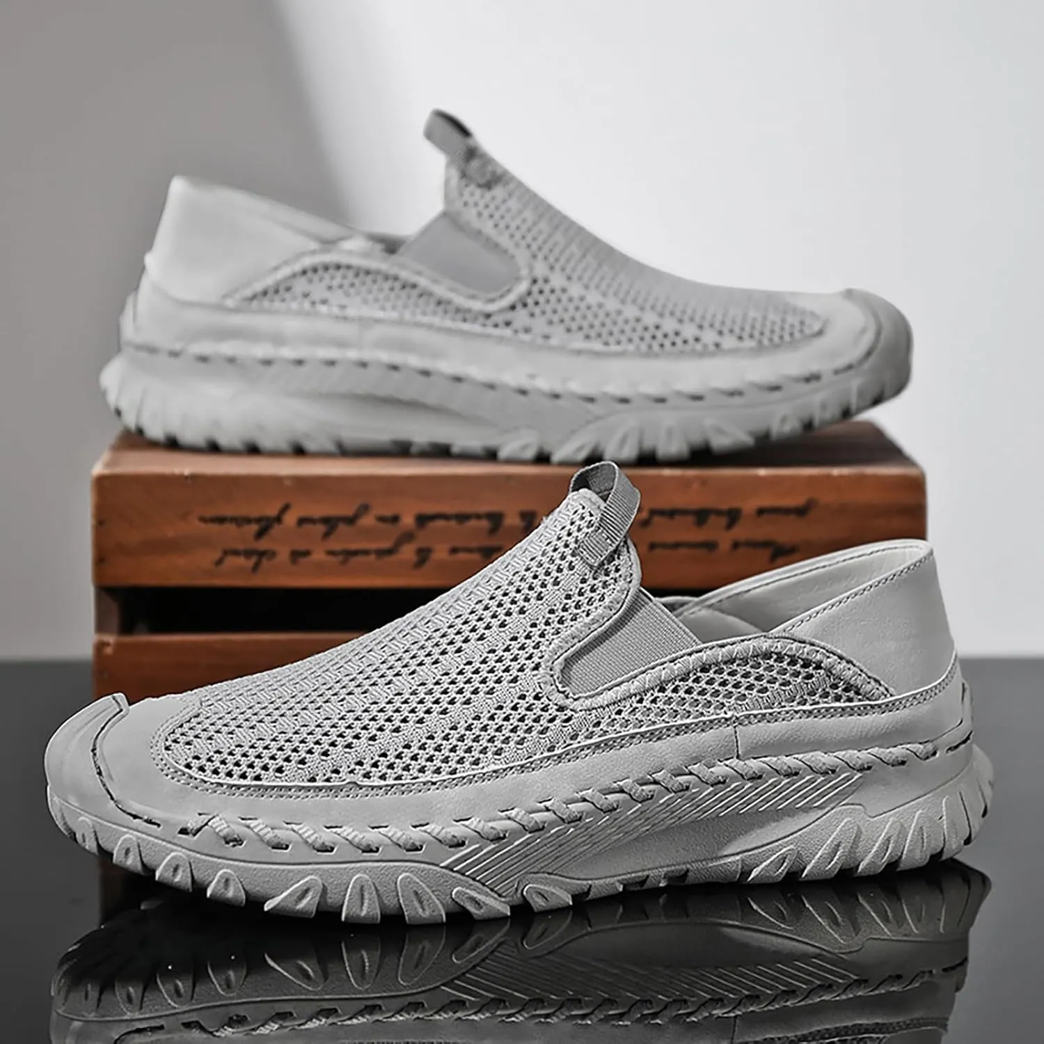 Men's Handmade Hollow Mesh Slip-On Loafers Comfortable Lightweight Breathable Closed Toe Walking Sandals Suitable for Outdoor Cross-Country Anti-Slip Hiking Sneakers