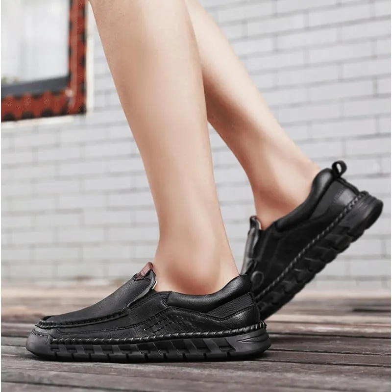 Men's Leather Loafers with Rugged Lug Sole Outdoor-Inspired Tread Pattern for City Exploration & Urban Photography Sessions