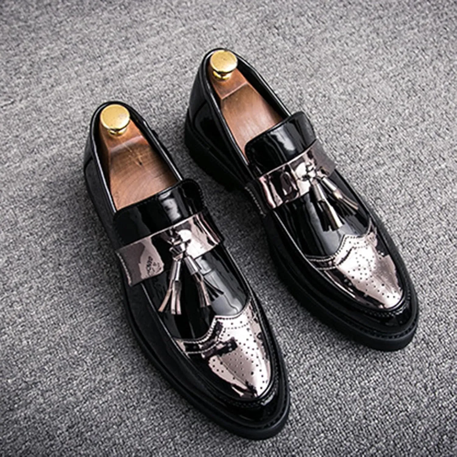 Men's Patent Leather Platform Slip-On Penny Loafers Shoes, Fashion Round Toe Tassel Non-Slip Lug Sole Dress Shoes,for Party Dating Prom