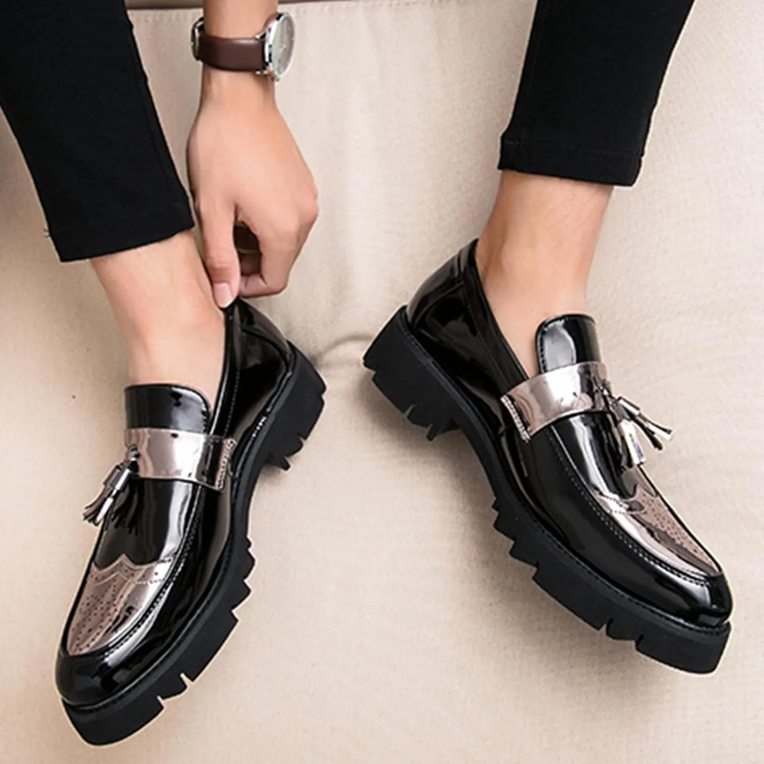 Men's Patent Leather Platform Slip-On Penny Loafers Shoes, Fashion Round Toe Tassel Non-Slip Lug Sole Dress Shoes,for Party Dating Prom