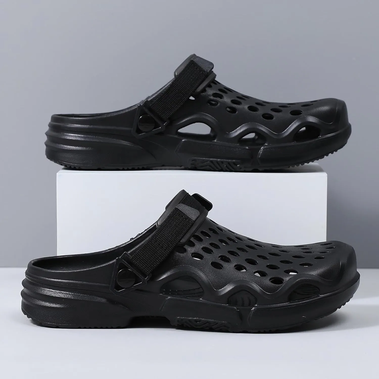 Men's Slip On Clogs Summer Non Slip Garden Shoes Lightweight Soft Clogs Mules Garden Kitchen Outdoor Beach Yard Pool Shower Classic Sandals Slippers