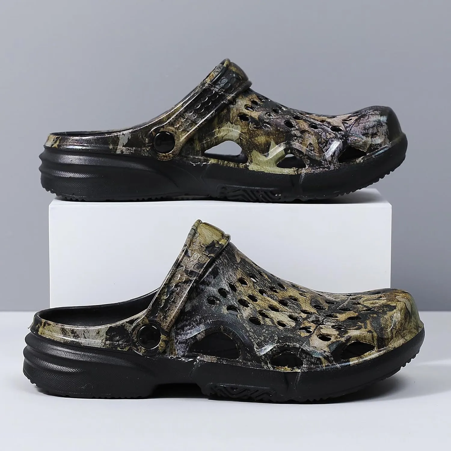 Men's Slip On Clogs Summer Non Slip Garden Shoes Lightweight Soft Clogs Mules Garden Kitchen Outdoor Beach Yard Pool Shower Classic Sandals Slippers
