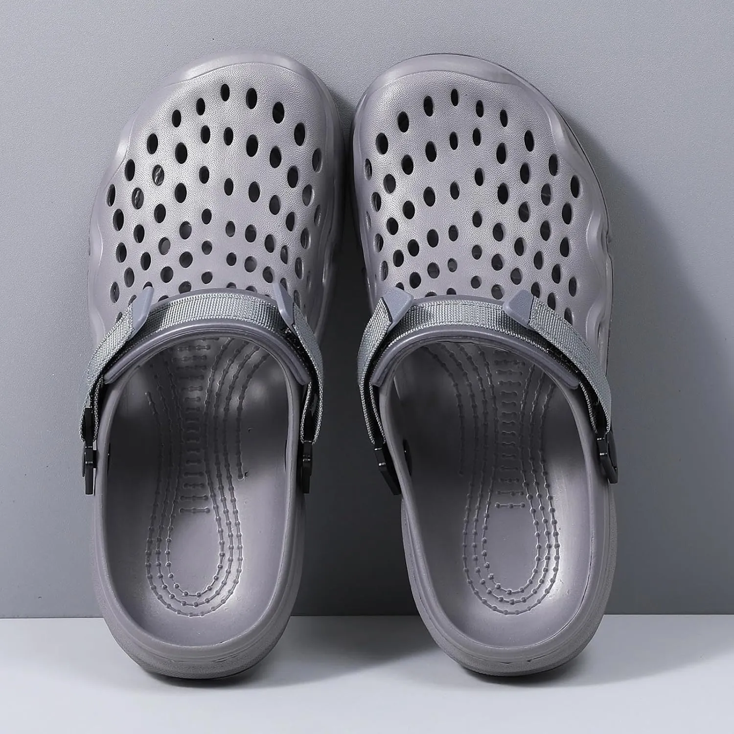 Men's Slip On Clogs Summer Non Slip Garden Shoes Lightweight Soft Clogs Mules Garden Kitchen Outdoor Beach Yard Pool Shower Classic Sandals Slippers