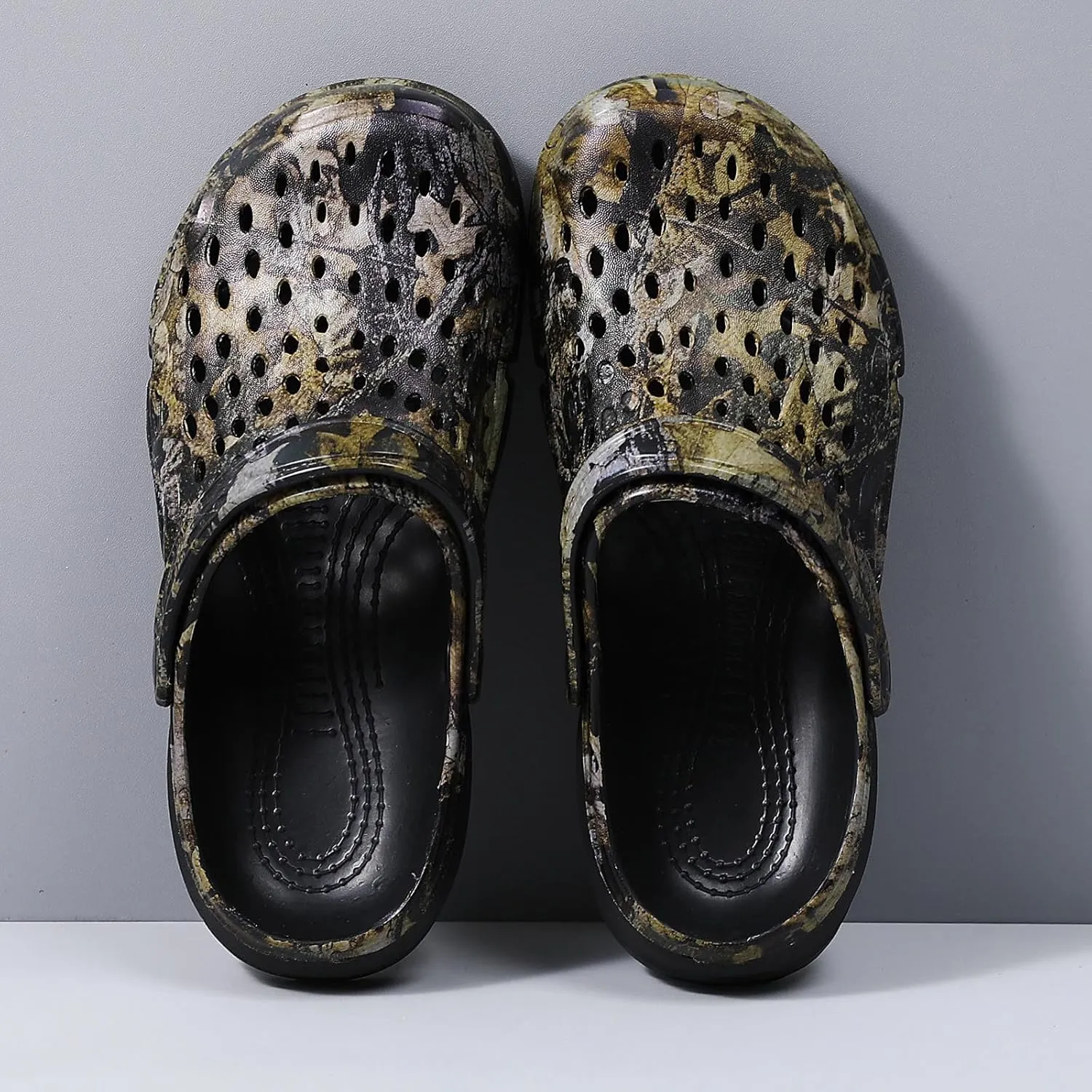 Men's Slip On Clogs Summer Non Slip Garden Shoes Lightweight Soft Clogs Mules Garden Kitchen Outdoor Beach Yard Pool Shower Classic Sandals Slippers