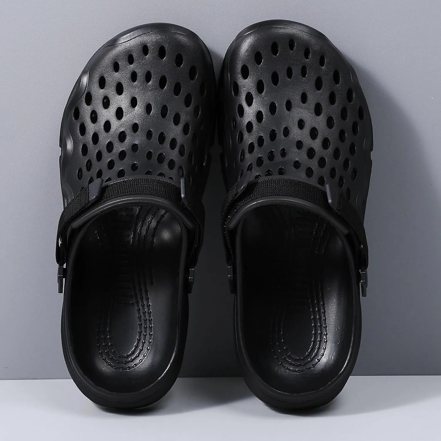 Men's Slip On Clogs Summer Non Slip Garden Shoes Lightweight Soft Clogs Mules Garden Kitchen Outdoor Beach Yard Pool Shower Classic Sandals Slippers
