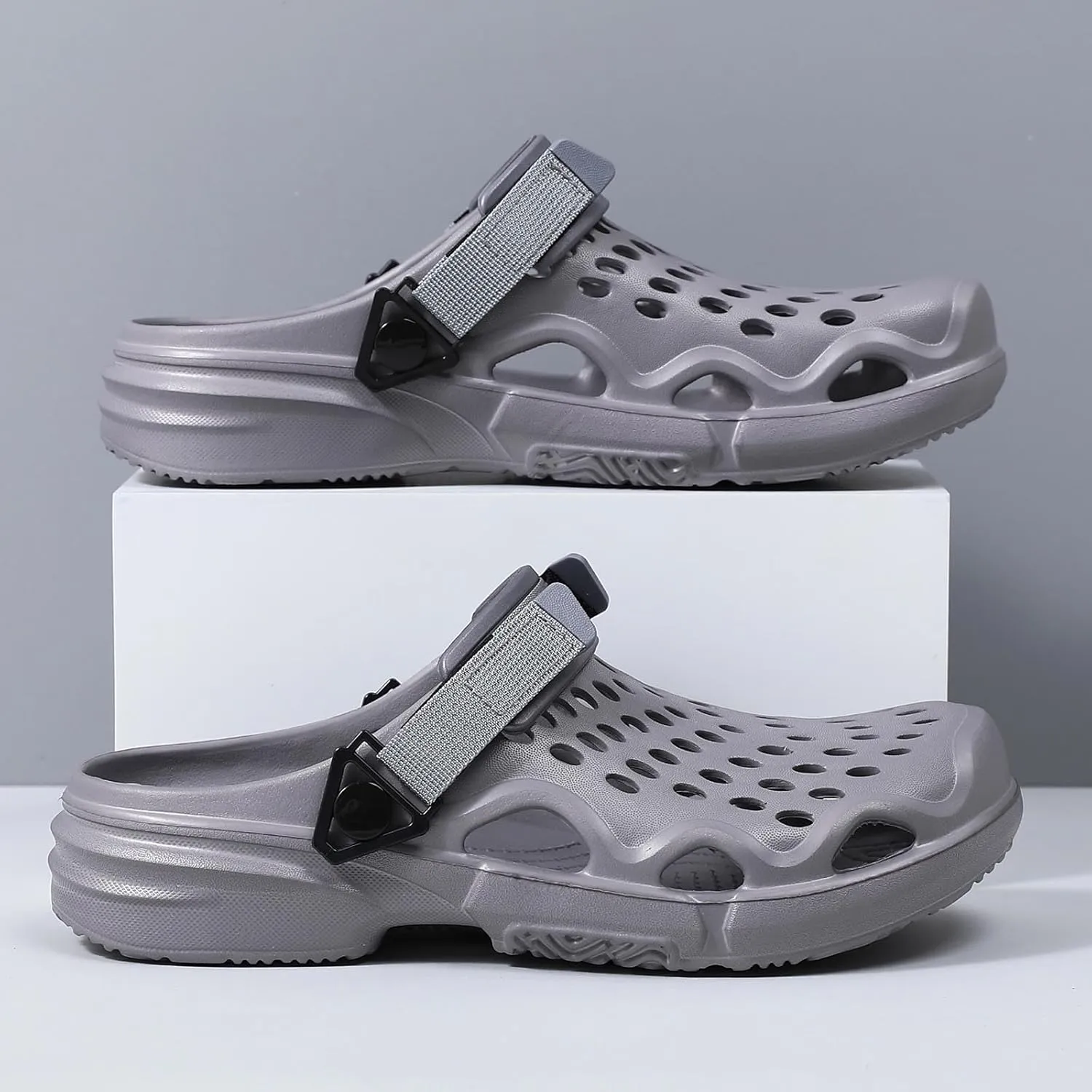 Men's Slip On Clogs Summer Non Slip Garden Shoes Lightweight Soft Clogs Mules Garden Kitchen Outdoor Beach Yard Pool Shower Classic Sandals Slippers
