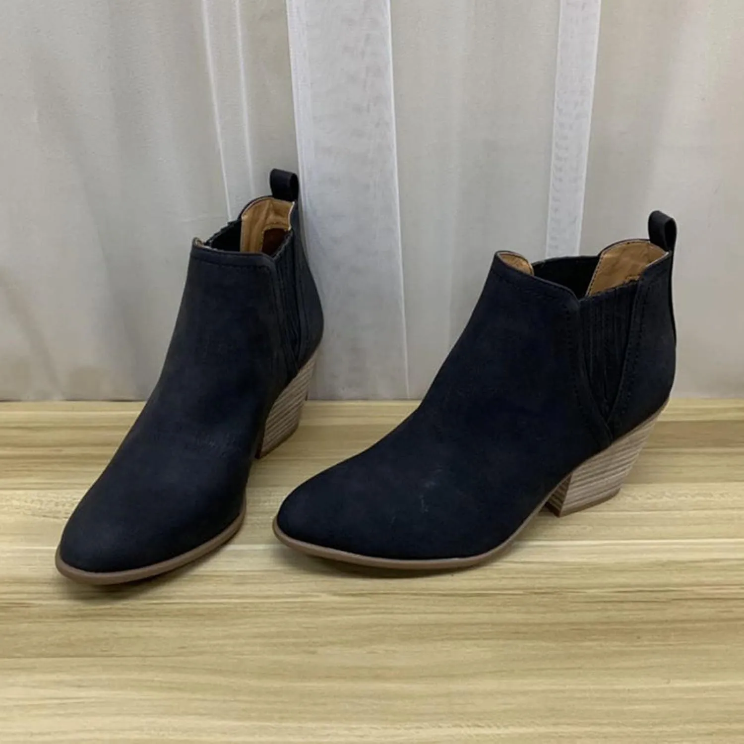oiangi Fall Boots for Women 2022 Trendy Suede Slip on V Cutout Round Toe Zipper Chunky Stacked Mid Heel Ankle Booties Solid Cute Comfy Ladies Casual Shoes
