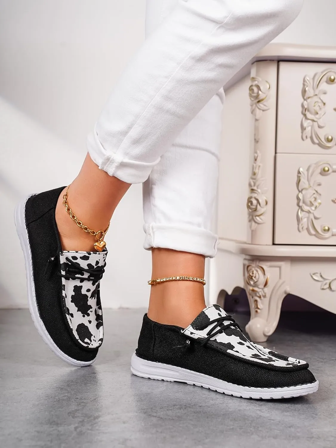 Unisex Cow Pattern Canvas Loafers Elastic Strips Closure Slip-on Sneakers Comfort Easy-Walk Boat Shoes Lightweight Breathable Casual Sports Shoes for Women/Men Adults/Teenagers, Couple Shoes, Black