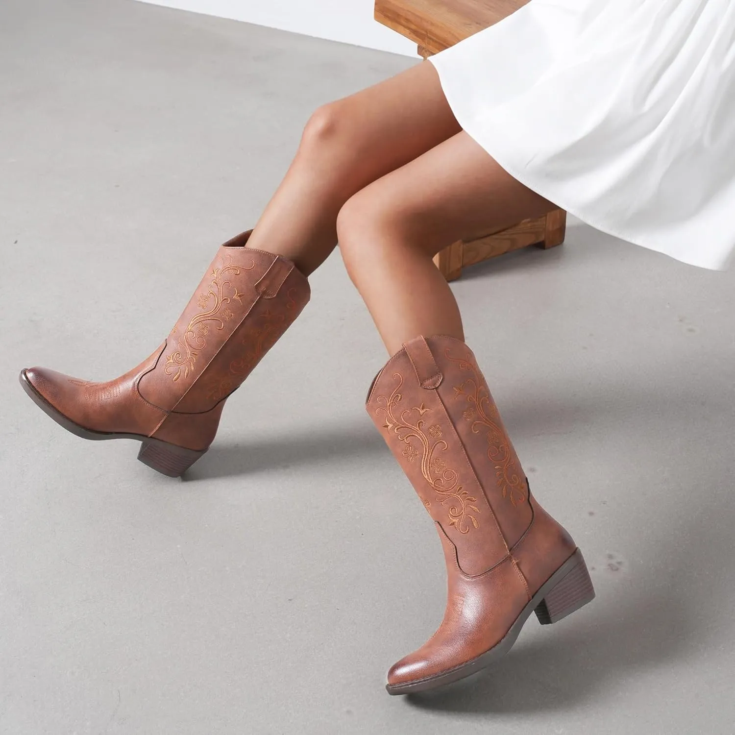 Vepose Women's Cowboy Boots, Embroidered Western Mid-Calf 9802 Cowgirl Boots, Pointed Toe Pull on Boots with Chunky Heel